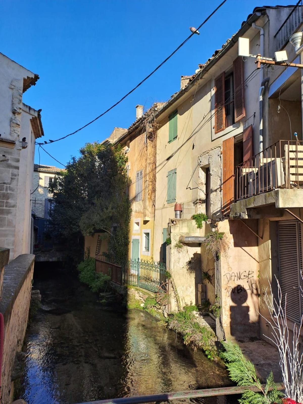 Le Nid De Marius Lägenhet LʼIsle-sur-la-Sorgue Exteriör bild