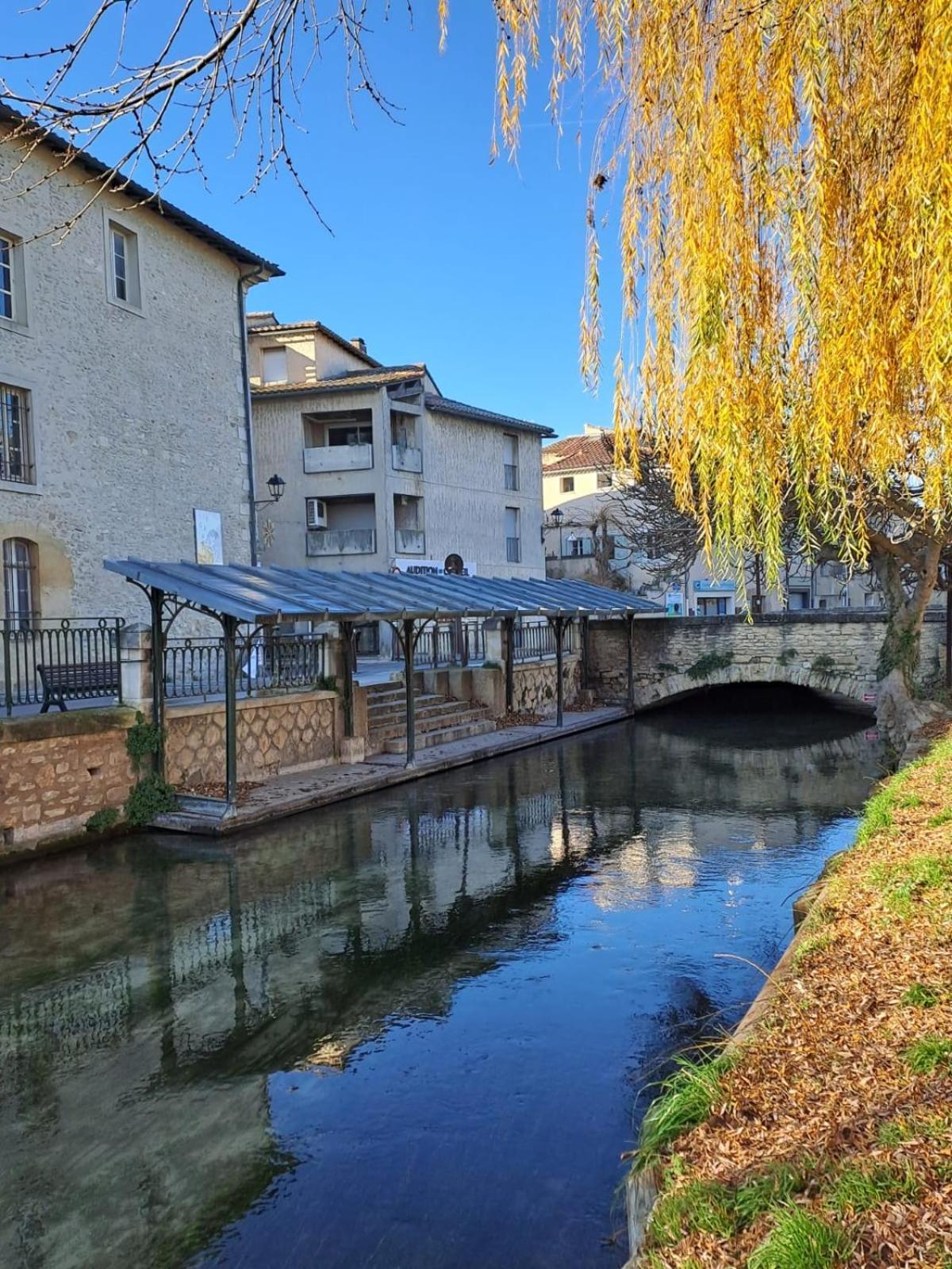 Le Nid De Marius Lägenhet LʼIsle-sur-la-Sorgue Exteriör bild