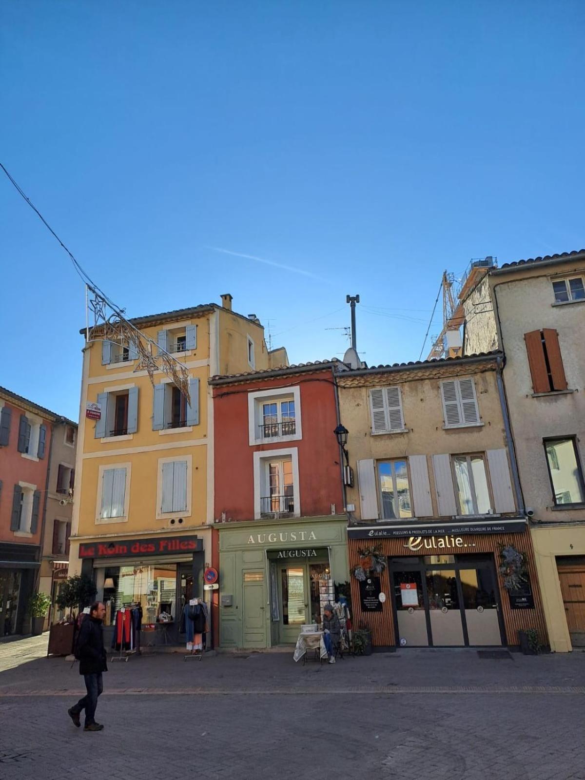 Le Nid De Marius Lägenhet LʼIsle-sur-la-Sorgue Exteriör bild